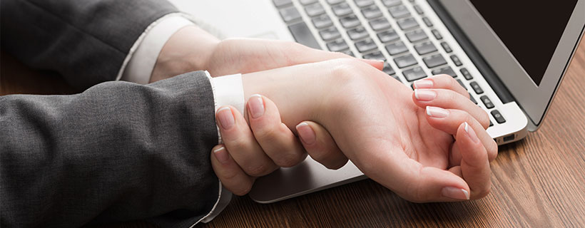patient needing carpal tunnel syndrome chiropractor in Santa Rosa, CA